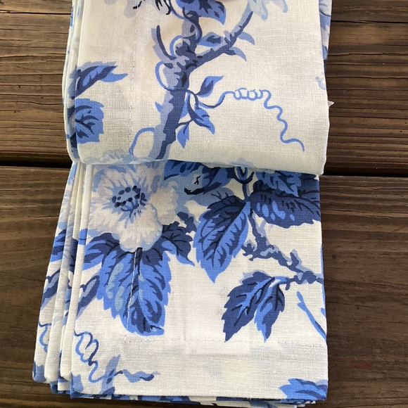 Pottery Barn Garden Floral Cotton/Linen Zelda Print Napkins - Set of 4 - Picture 5 of 12
